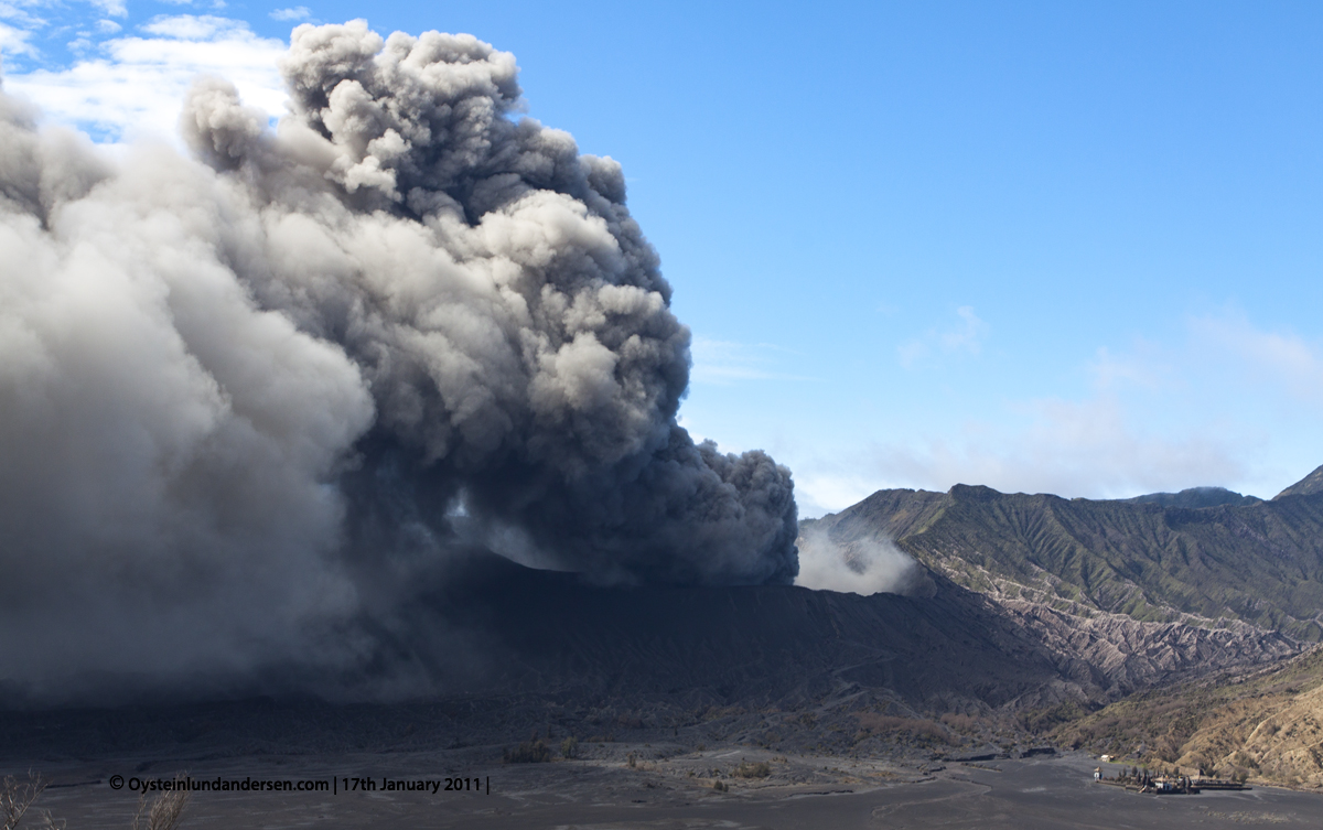 Bromo Tengger Erution Erupting 2011 Indonesia volcano