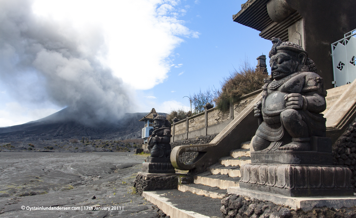 Bromo Tengger Erution Erupting 2011 Indonesia volcano