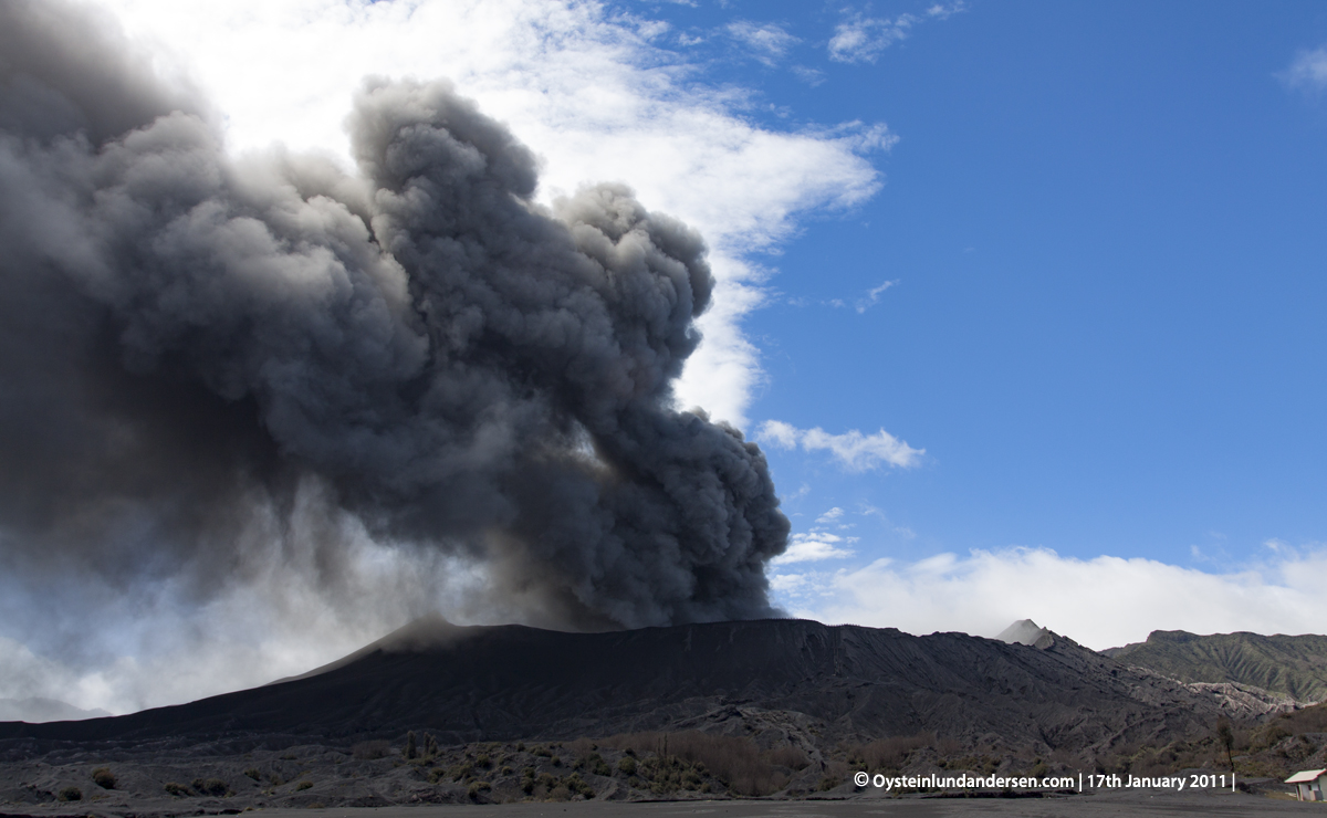 Bromo Tengger Erution Erupting 2011 Indonesia volcano