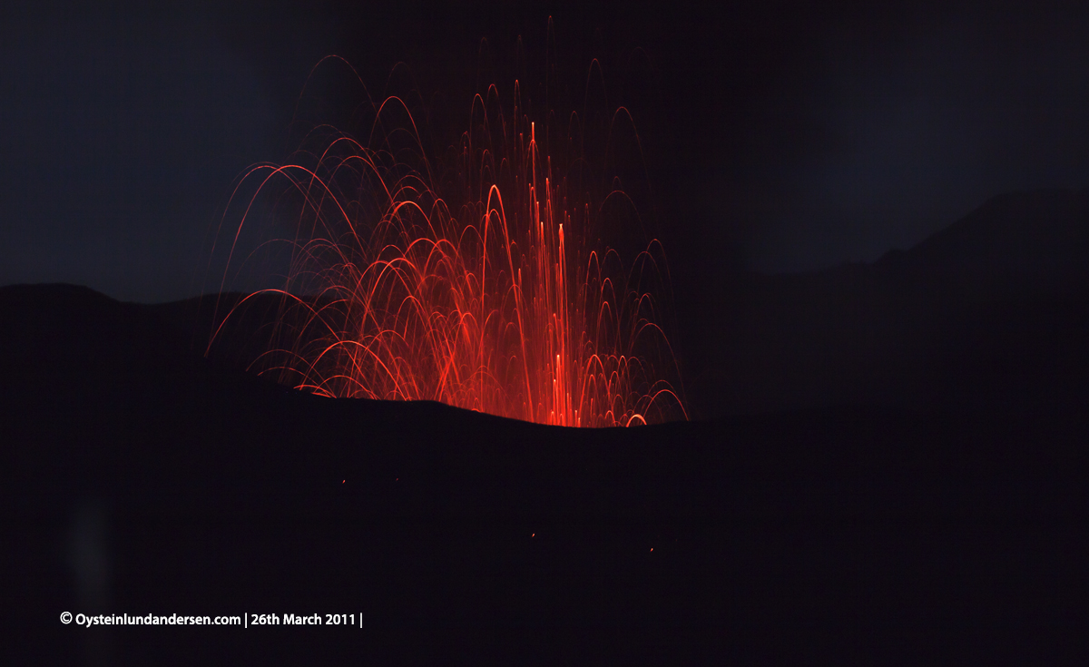 Bromo Tengger Erution Erupting 2011 Indonesia volcano