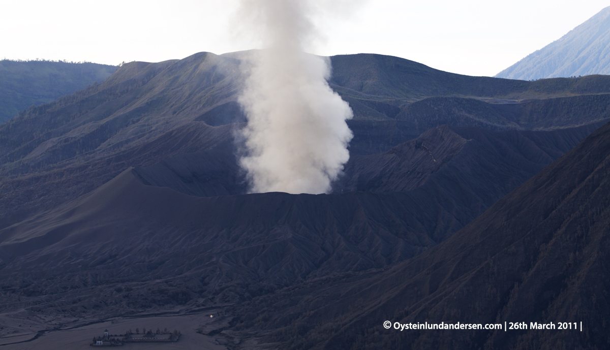 Bromo Tengger Erution Erupting 2011 Indonesia volcano