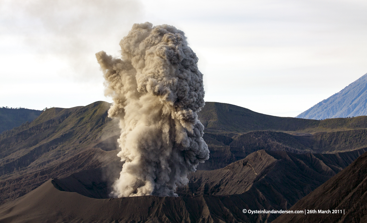 Bromo Tengger Erution Erupting 2011 Indonesia volcano