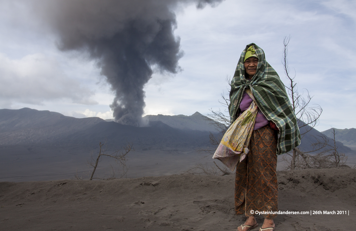 Bromo Tengger Erution Erupting 2011 Indonesia volcano