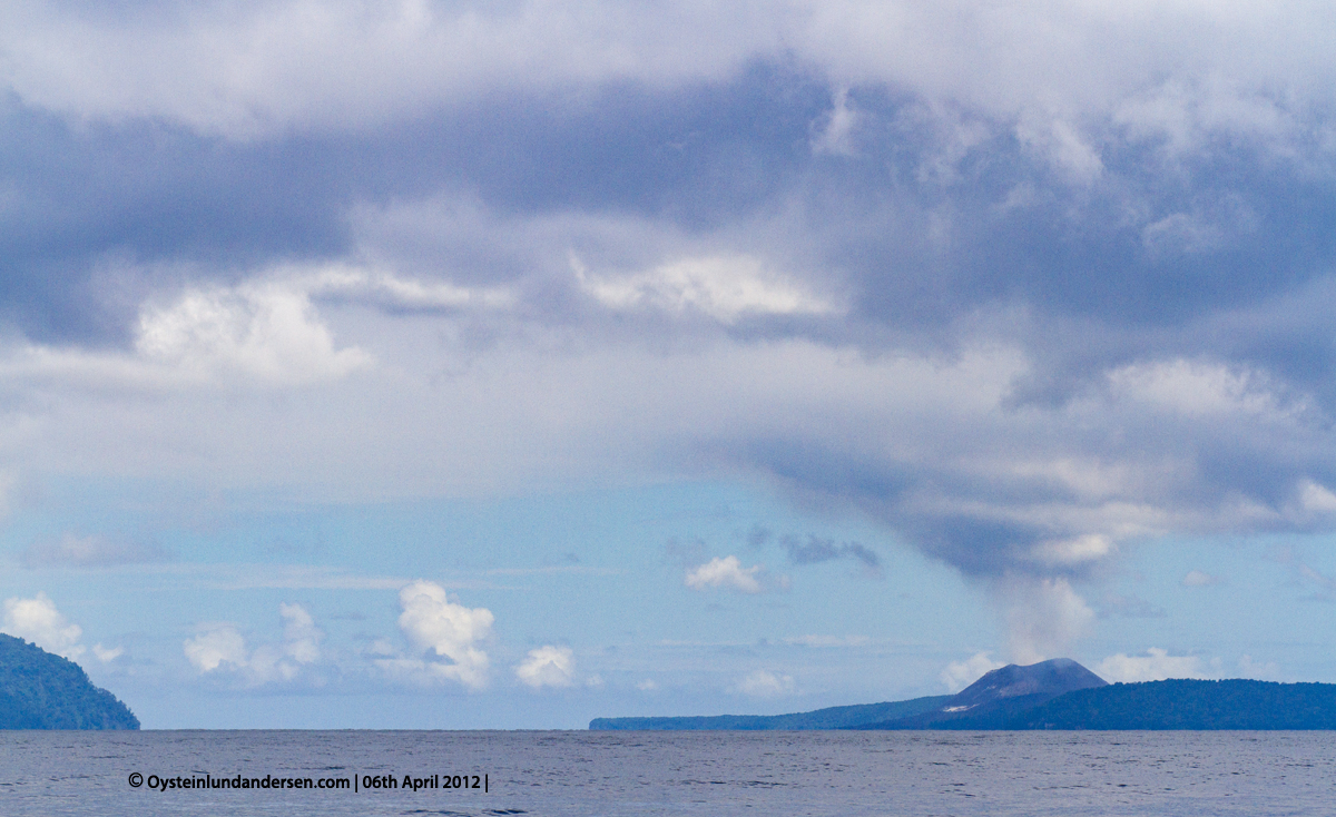 Krakatau volcano indonesia eruption April 2012 anak-krakatau