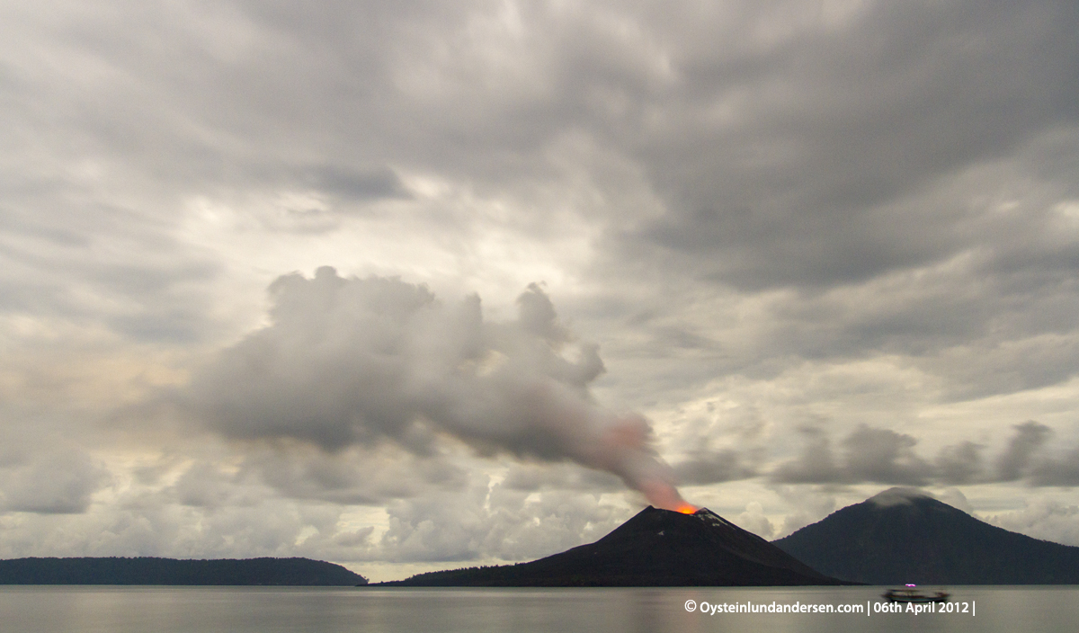 Krakatau volcano indonesia eruption April 2012 anak-krakatau