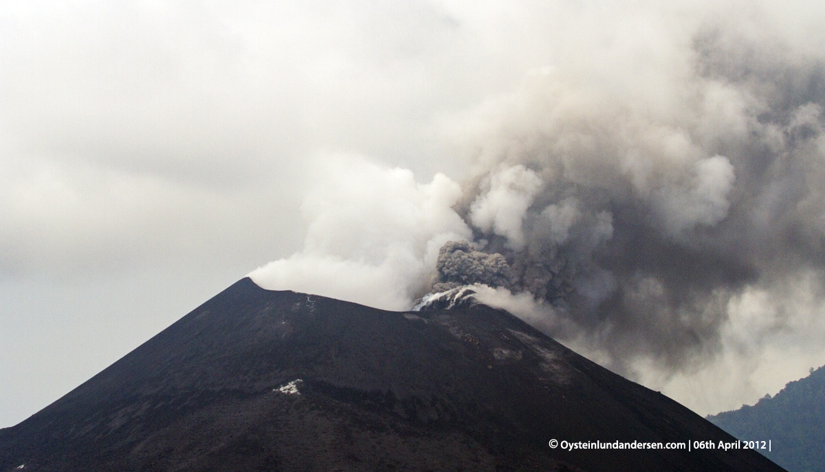 Krakatau volcano indonesia eruption April 2012 anak-krakatau