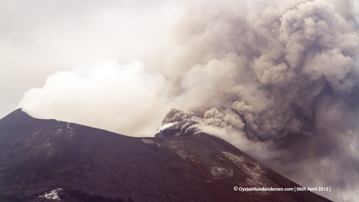 Krakatau volcano indonesia eruption April 2012 anak-krakatau