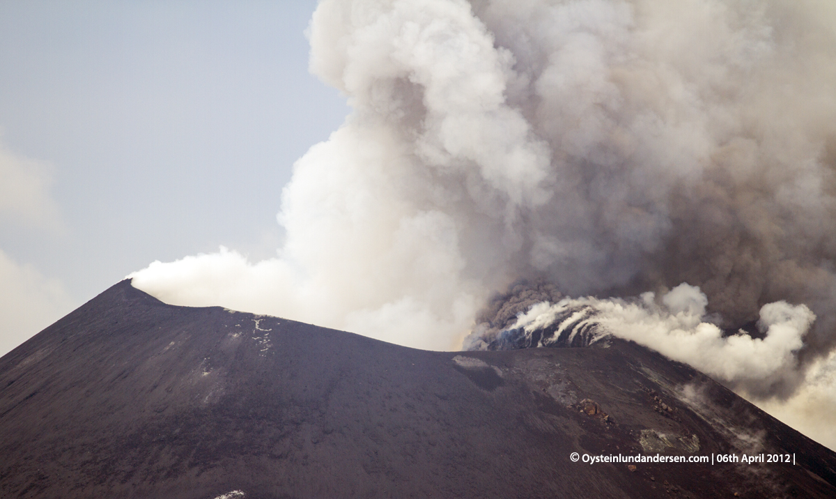 Krakatau volcano indonesia eruption April 2012 anak-krakatau