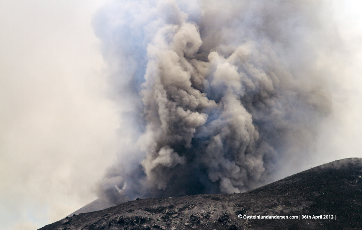 Krakatau volcano indonesia eruption April 2012 anak-krakatau