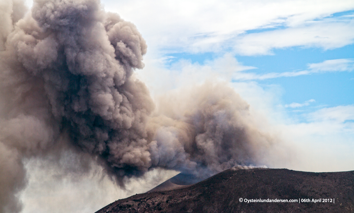 Krakatau volcano indonesia eruption April 2012 anak-krakatau