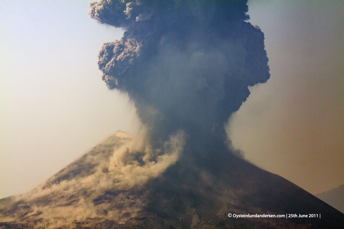 Krakatau Krakatoa 2011 eruption volcano ash Øystein Andersen