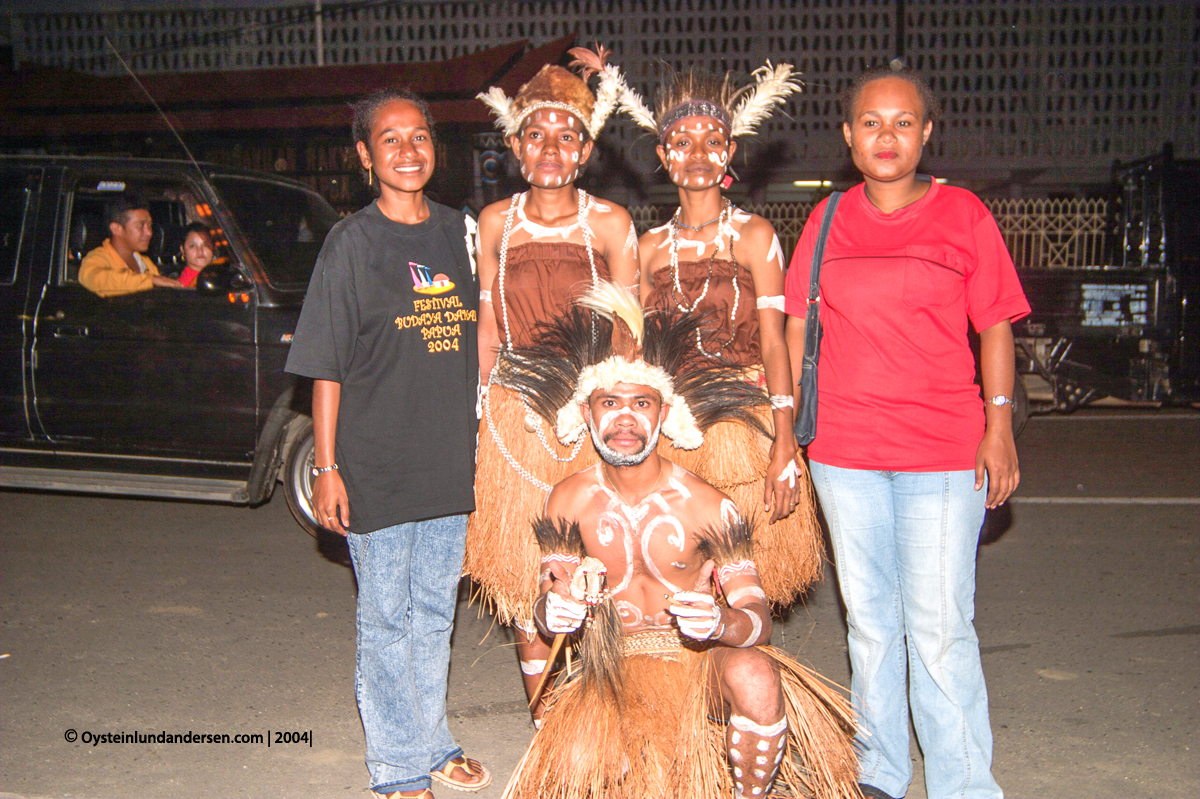 Cenderawasih Universitas UniversityPapua UNCEN Jayapura student 2004