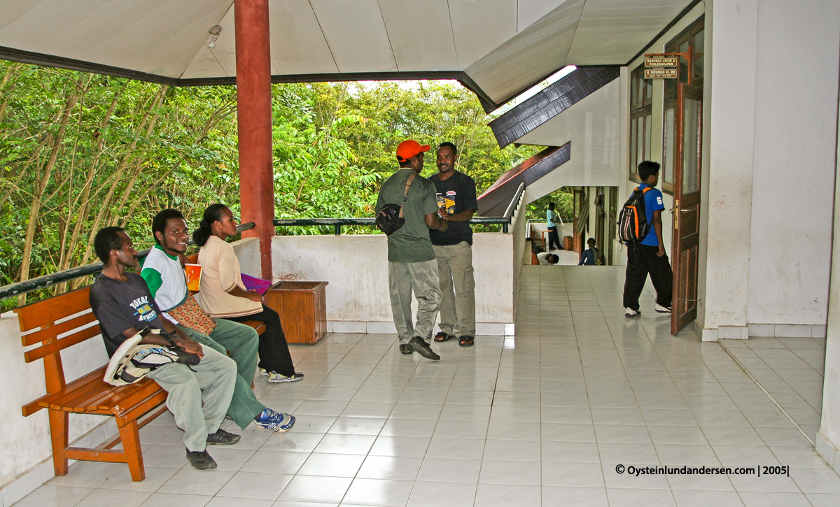 Cenderawasih Universitas UniversityPapua UNCEN Jayapura student 2004