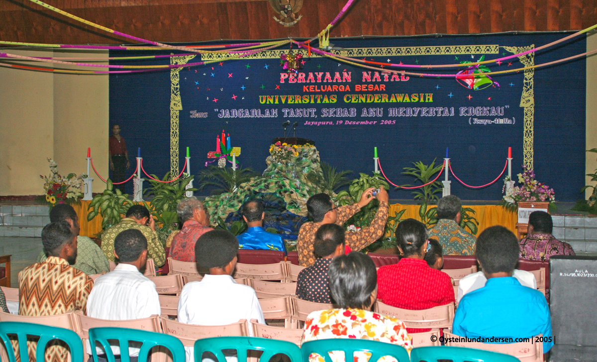 Cenderawasih Universitas UniversityPapua UNCEN Jayapura student 2004