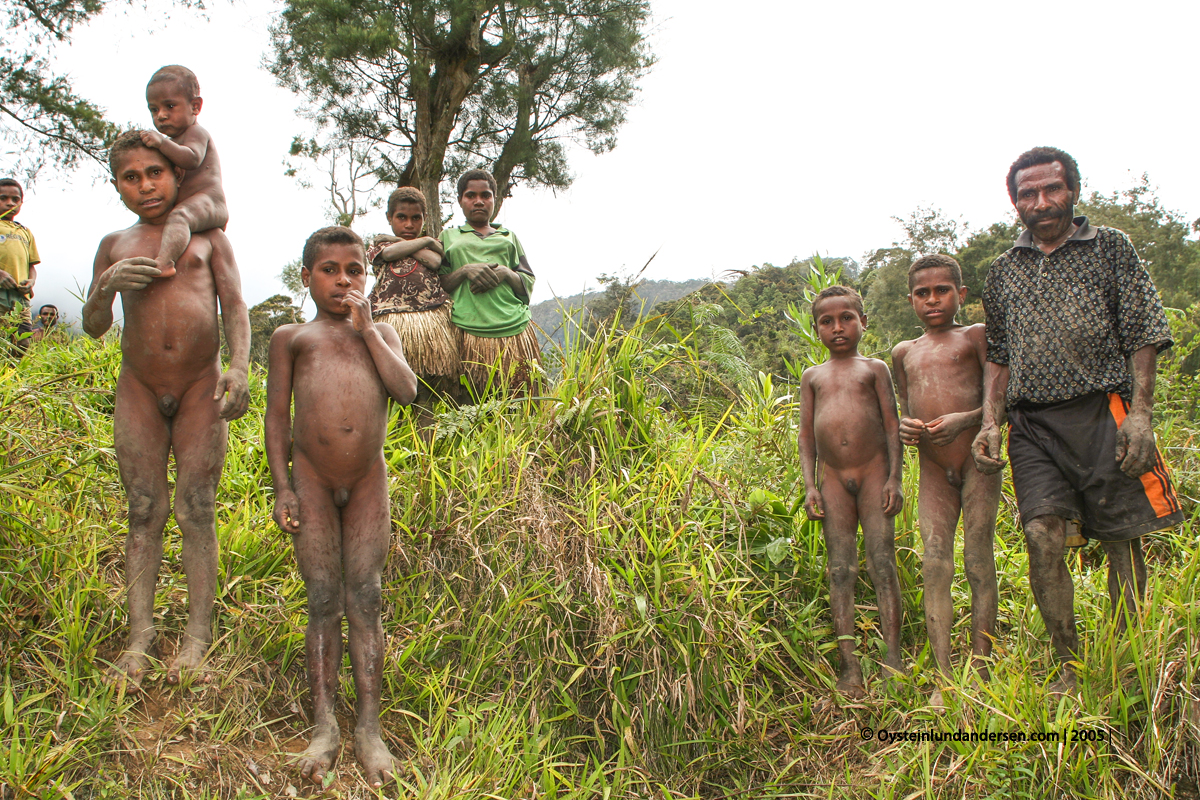 Nalca Kona Mek Mek-tribe Papua West-Papua culture 2005