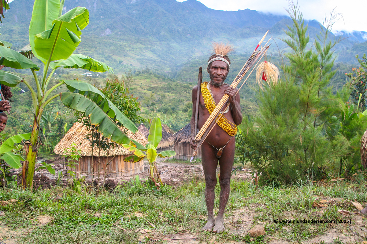 Nalca Kona Mek Mek-tribe Papua West-Papua culture 2005