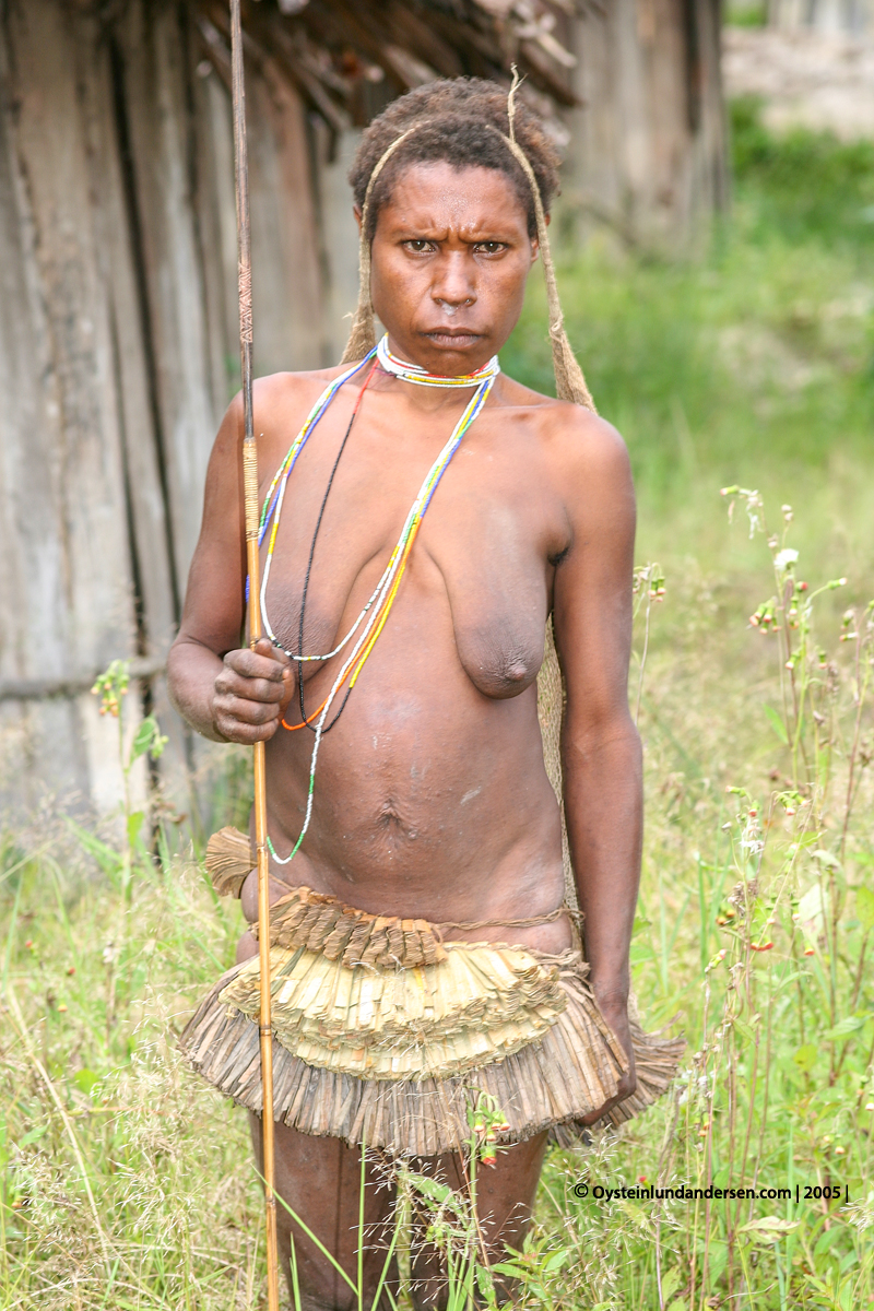 Nalca Kona Mek Mek-tribe Papua West-Papua culture 2005