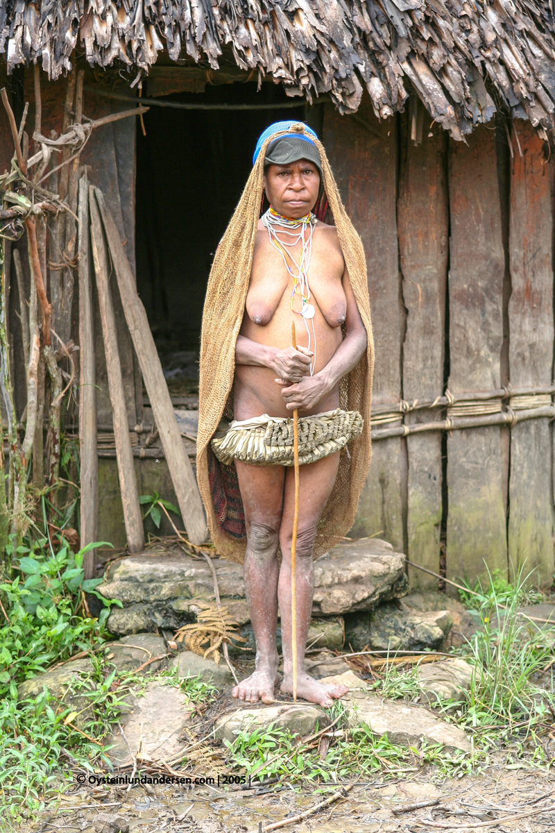 Nalca Kona Mek Mek-tribe Papua West-Papua culture 2005