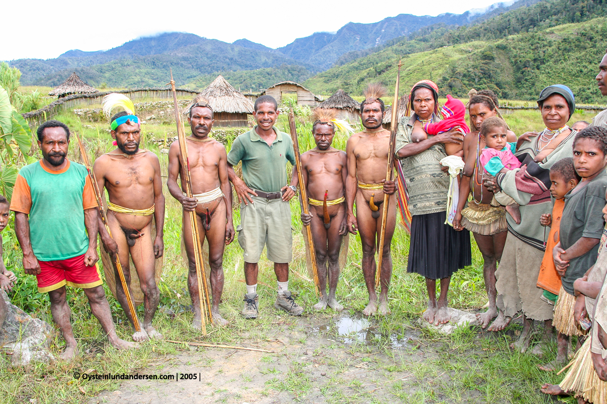 Nalca Kona Mek Mek-tribe Papua West-Papua culture 2005