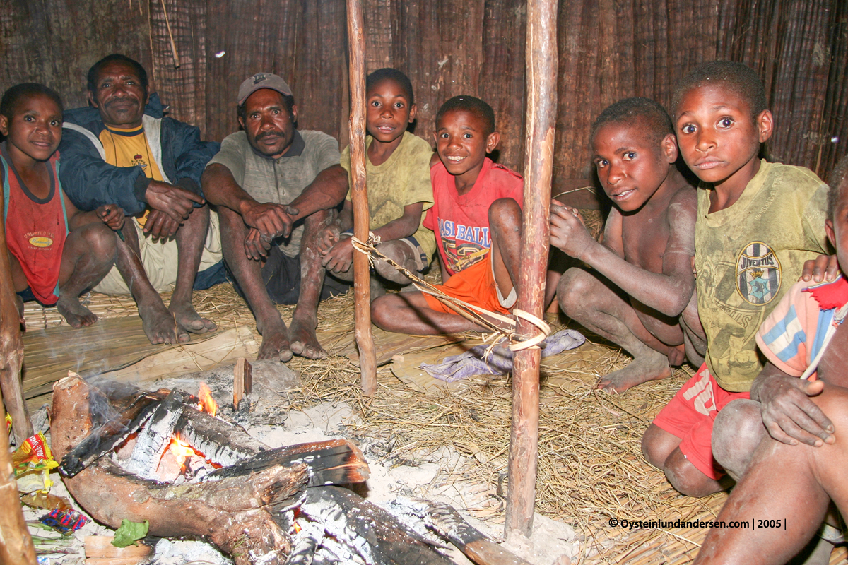 Nalca Kona Mek Mek-tribe Papua West-Papua culture 2005