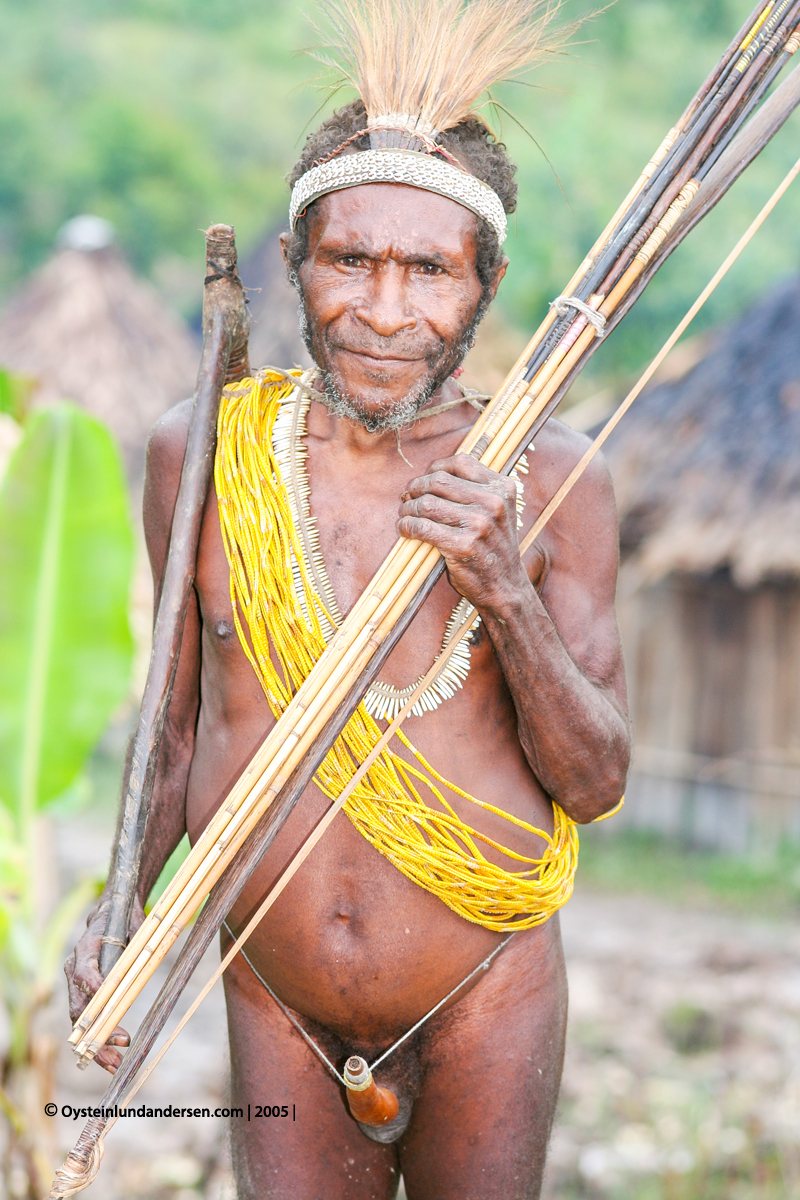 Nalca Kona Mek Mek-tribe Papua West-Papua culture 2005