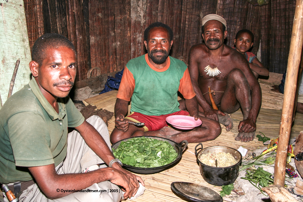 Nalca Kona Mek Mek-tribe Papua West-Papua culture 2005