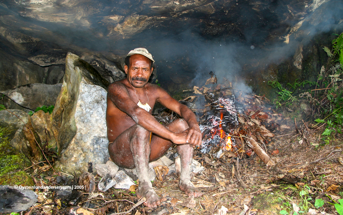 Nalca Kona Mek Mek-tribe Papua West-Papua culture 2005