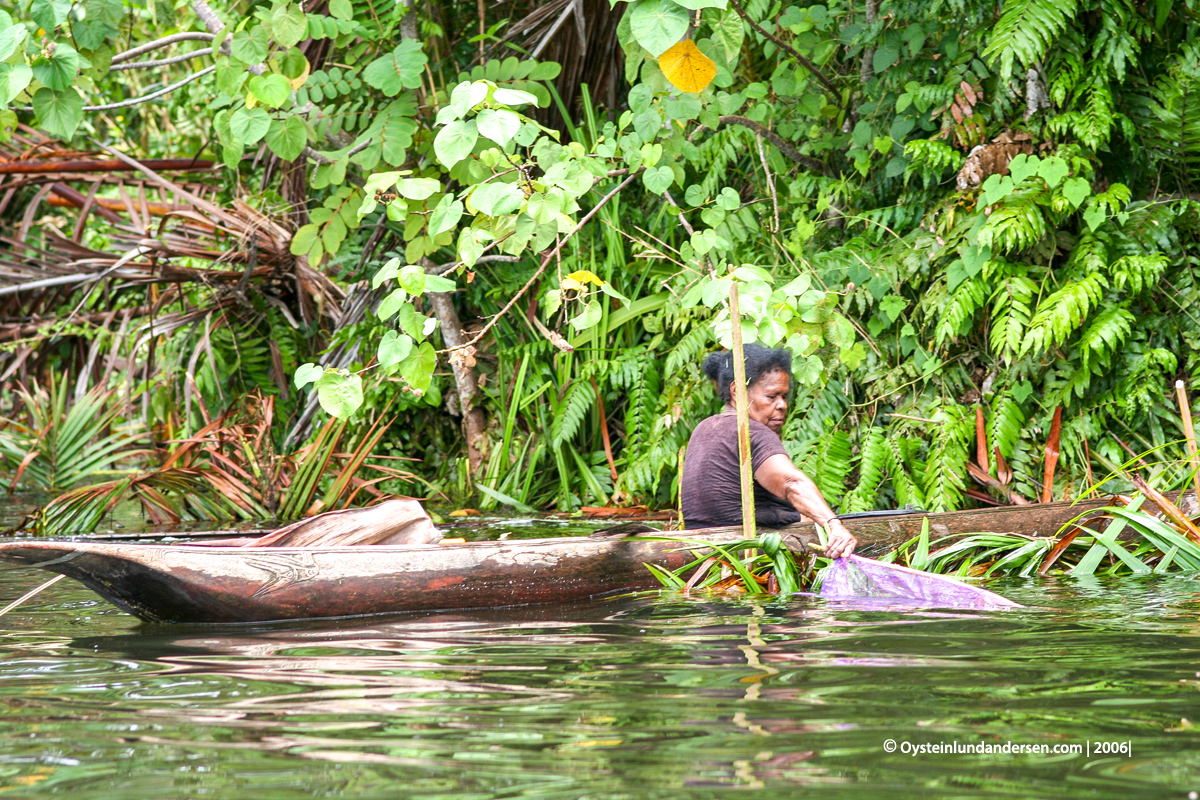 Sentani Papua lake-sentani 2003 2006 village culture anthropology sentani-art