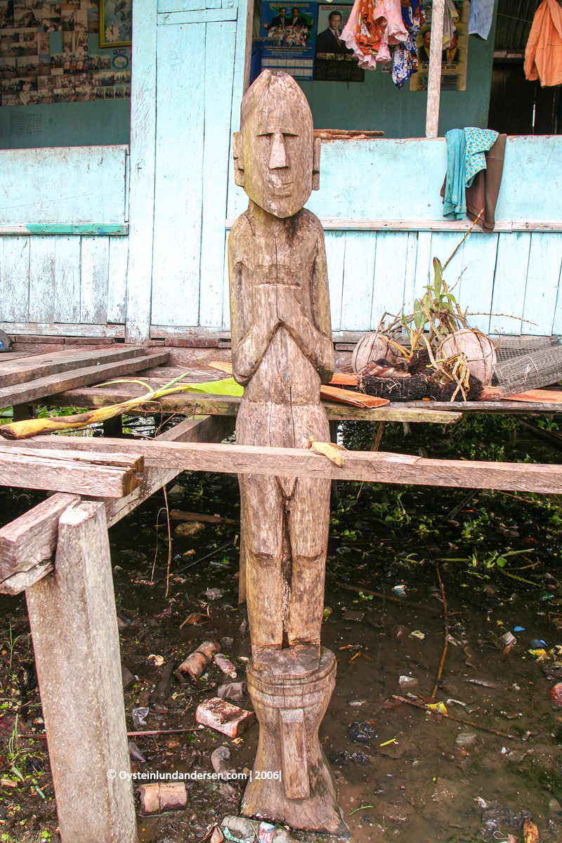 Sentani Papua lake-sentani 2003 2006 village culture anthropology sentani-art