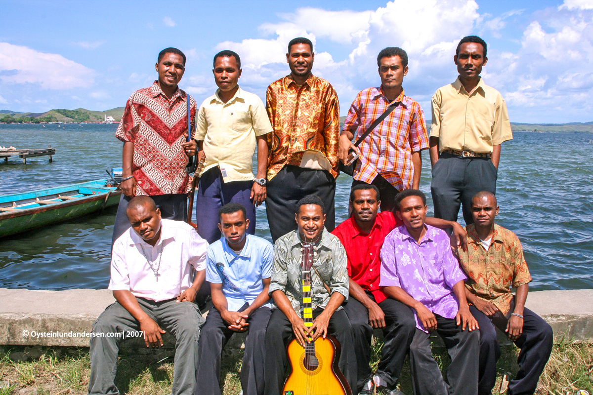 Sentani Papua lake-sentani 2003 2006 village culture anthropology sentani-art