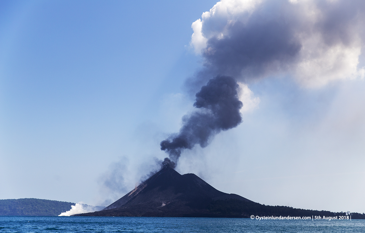 Krakatau volcano eruption explosion 2018 strombolian indonesia lava-flow