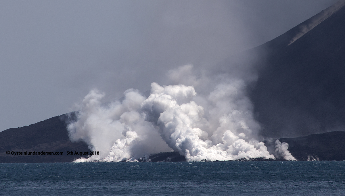 Krakatau volcano eruption explosion august 2018 strombolian indonesia lava-flow