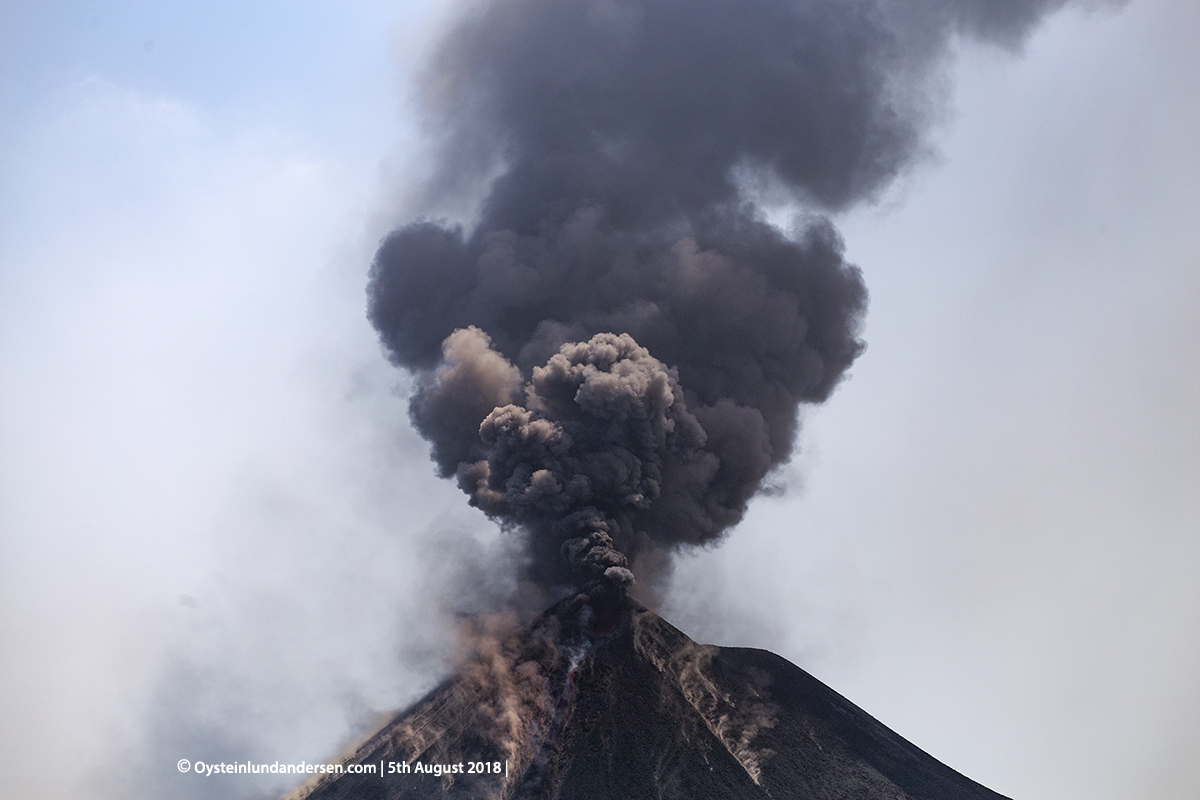 Krakatau volcano eruption explosion august 2018 strombolian indonesia lava-flow