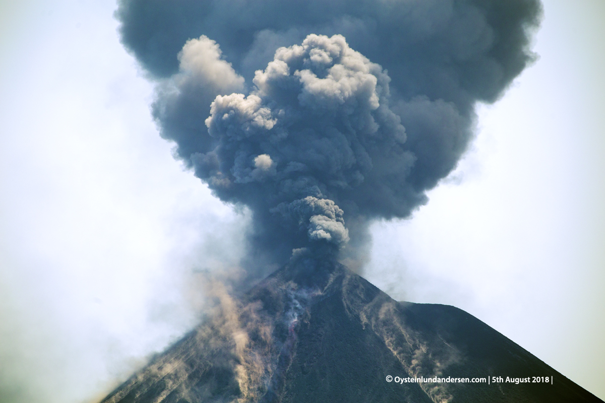 Krakatau volcano eruption explosion august 2018 strombolian indonesia lava-flow