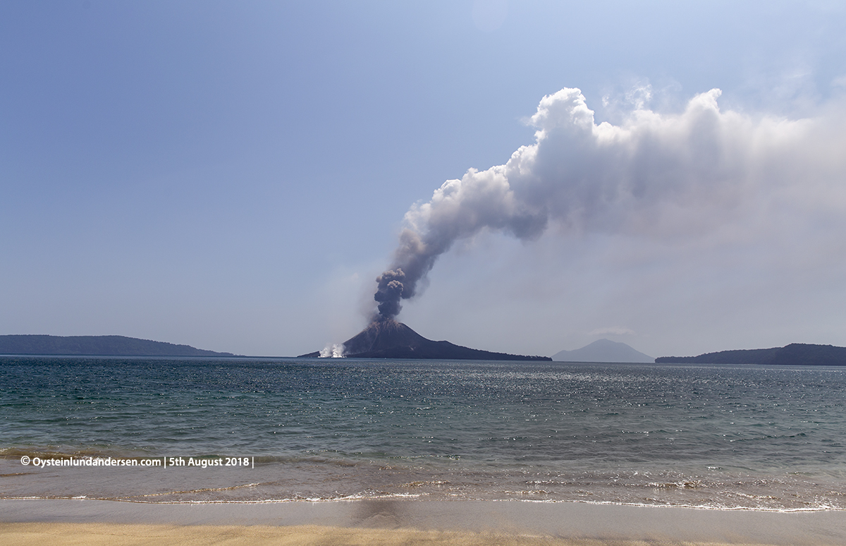 Krakatau volcano eruption explosion august 2018 strombolian indonesia lava-flow