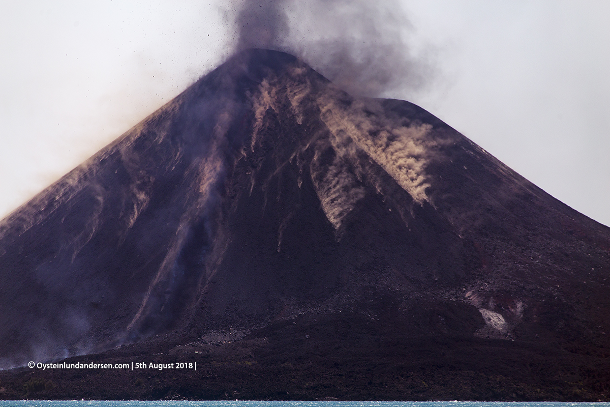 Krakatau volcano eruption explosion august 2018 strombolian indonesia lava-flow