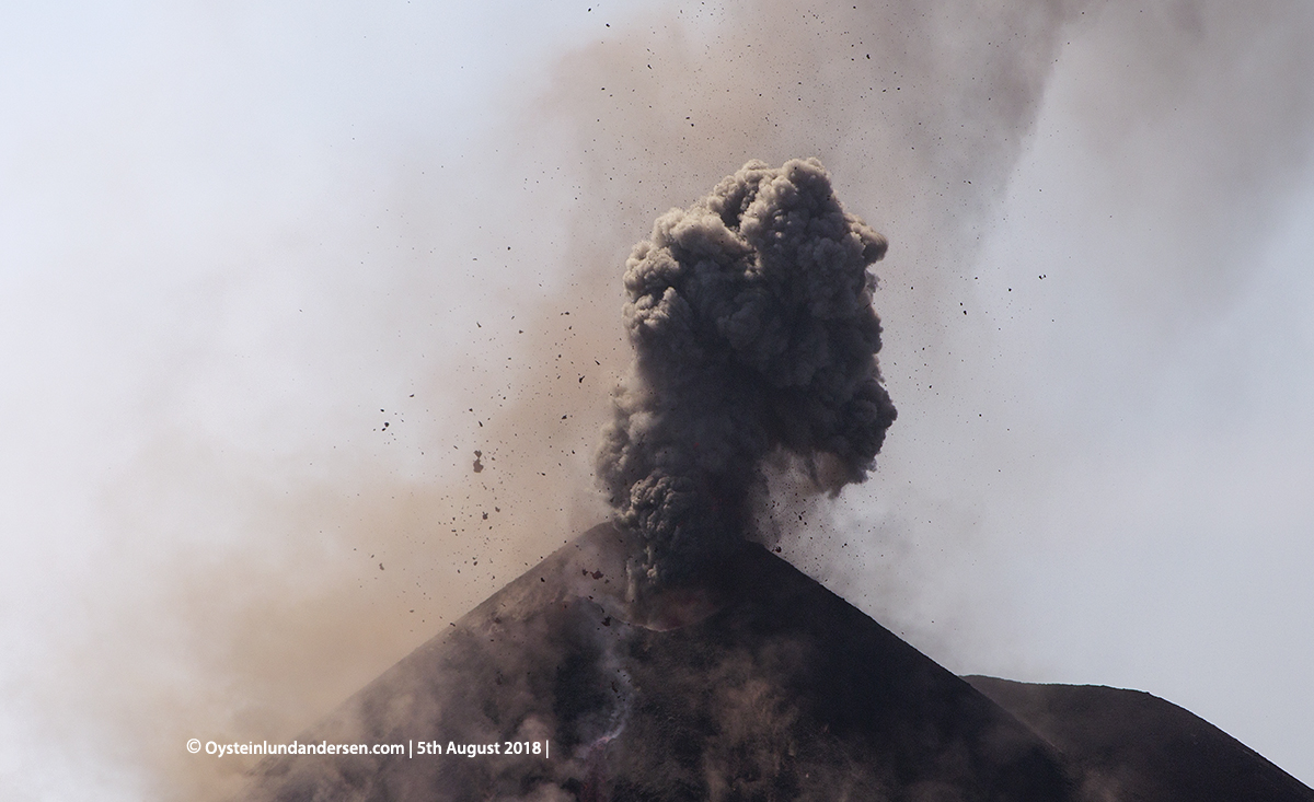 Krakatau volcano eruption explosion august 2018 strombolian indonesia lava-flow