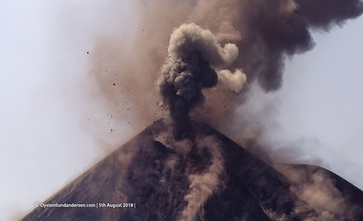 Krakatau volcano eruption explosion august 2018 strombolian indonesia lava-flow