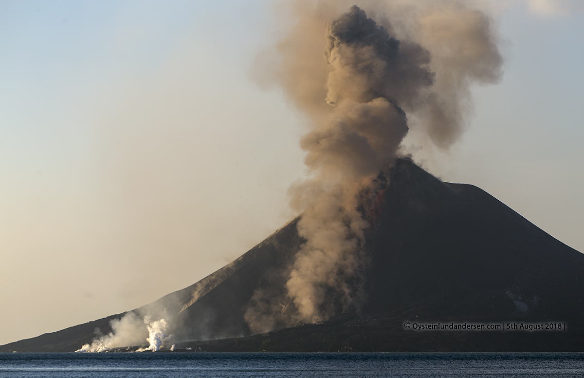 Krakatau volcano eruption explosion august 2018 strombolian indonesia lava-flow