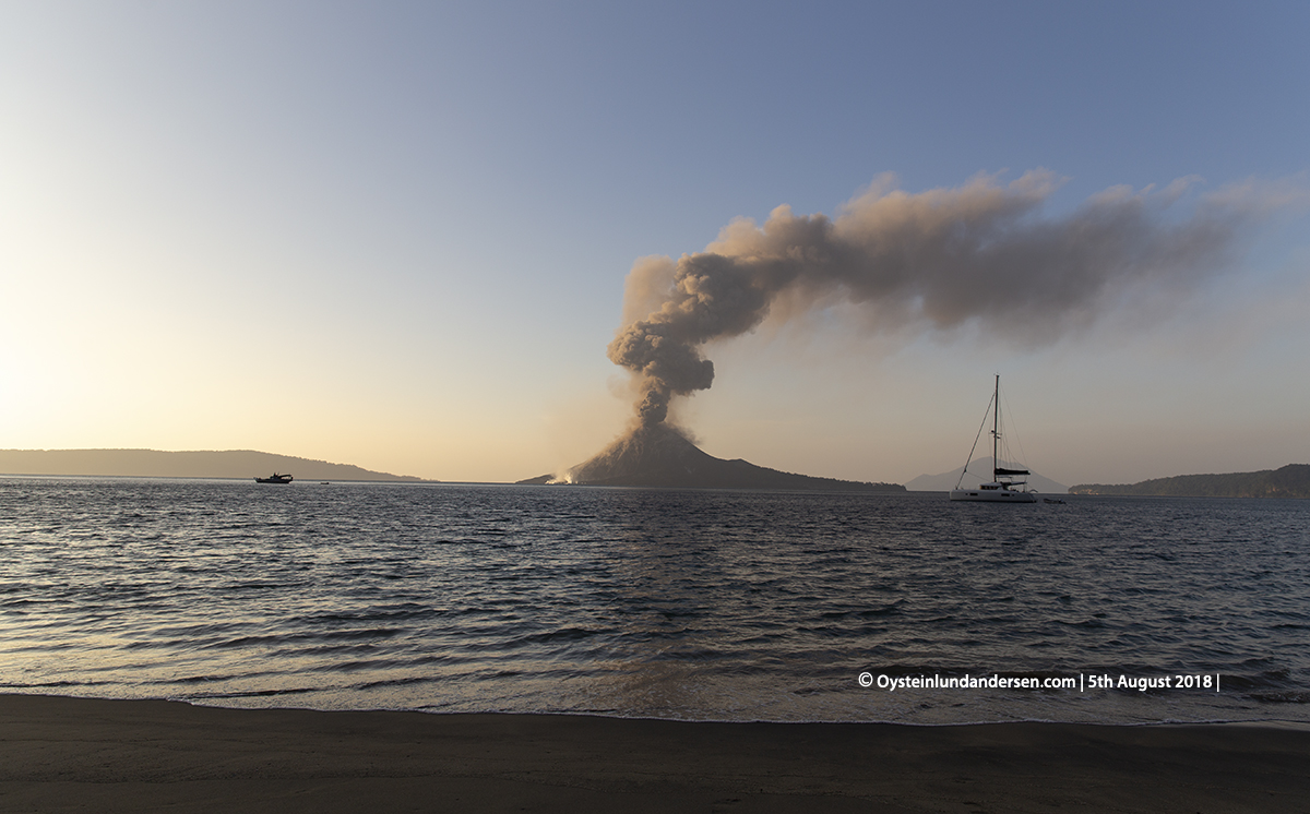 Krakatau volcano eruption explosion august 2018 strombolian indonesia lava-flow