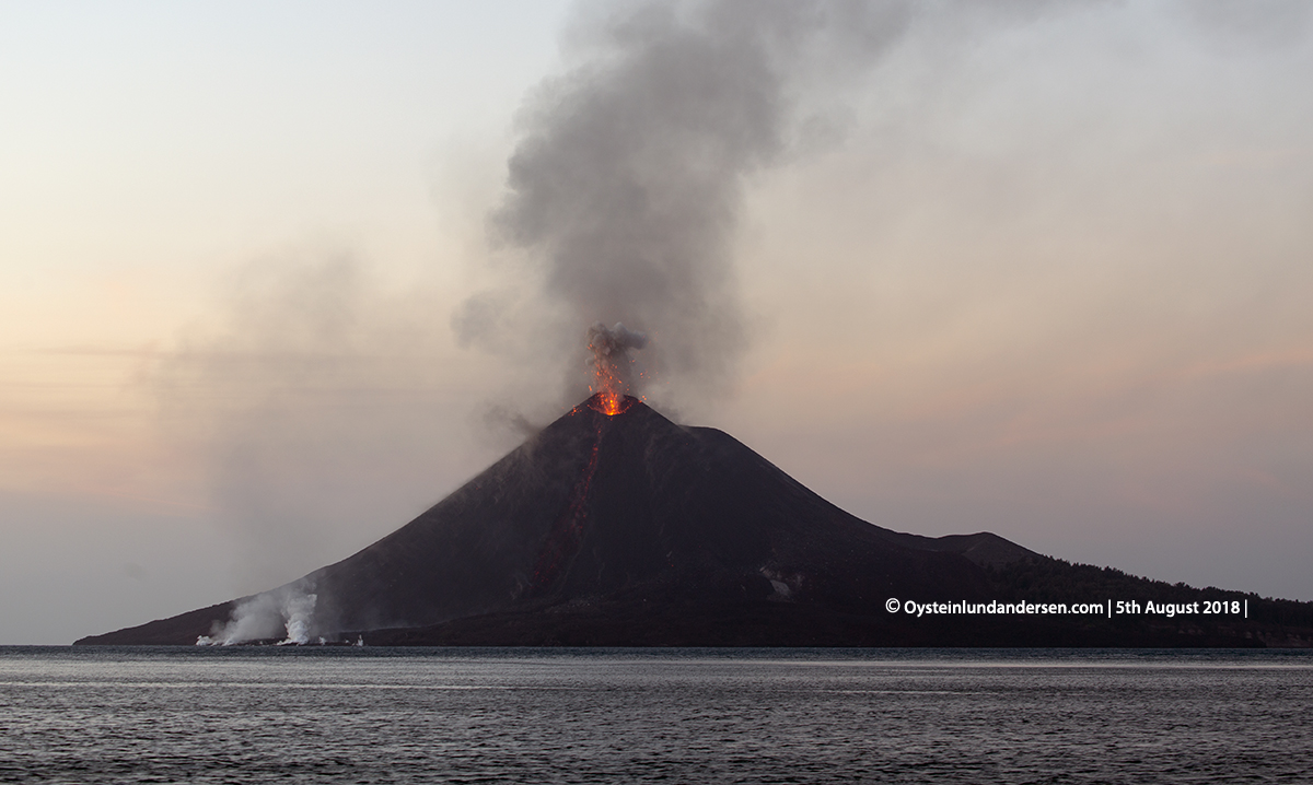 Krakatau volcano eruption explosion august 2018 strombolian indonesia lava-flow