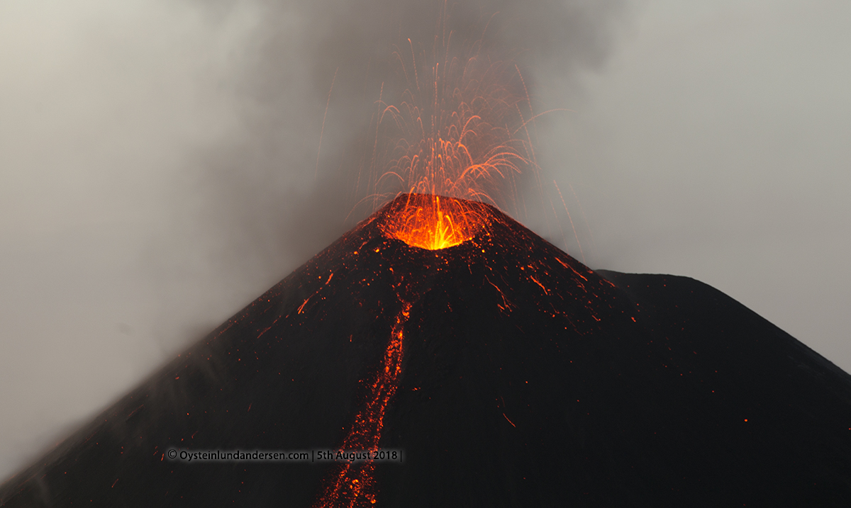 Krakatau volcano eruption explosion august 2018 strombolian indonesia lava-flow