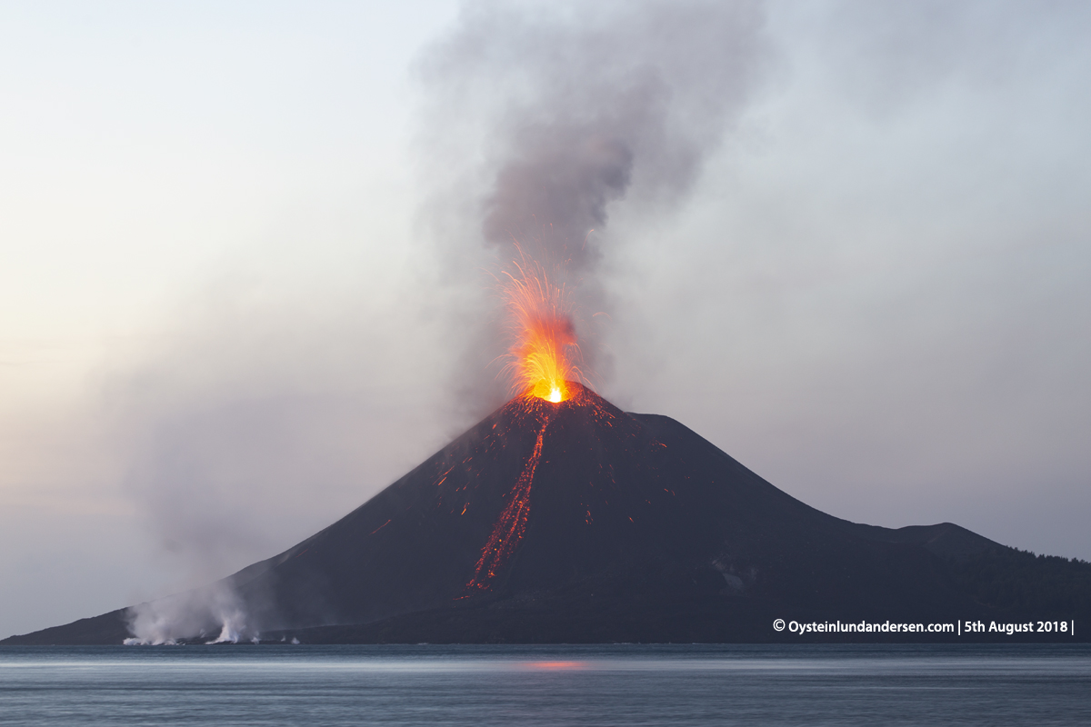 Krakatau volcano eruption explosion august 2018 strombolian indonesia lava-flow