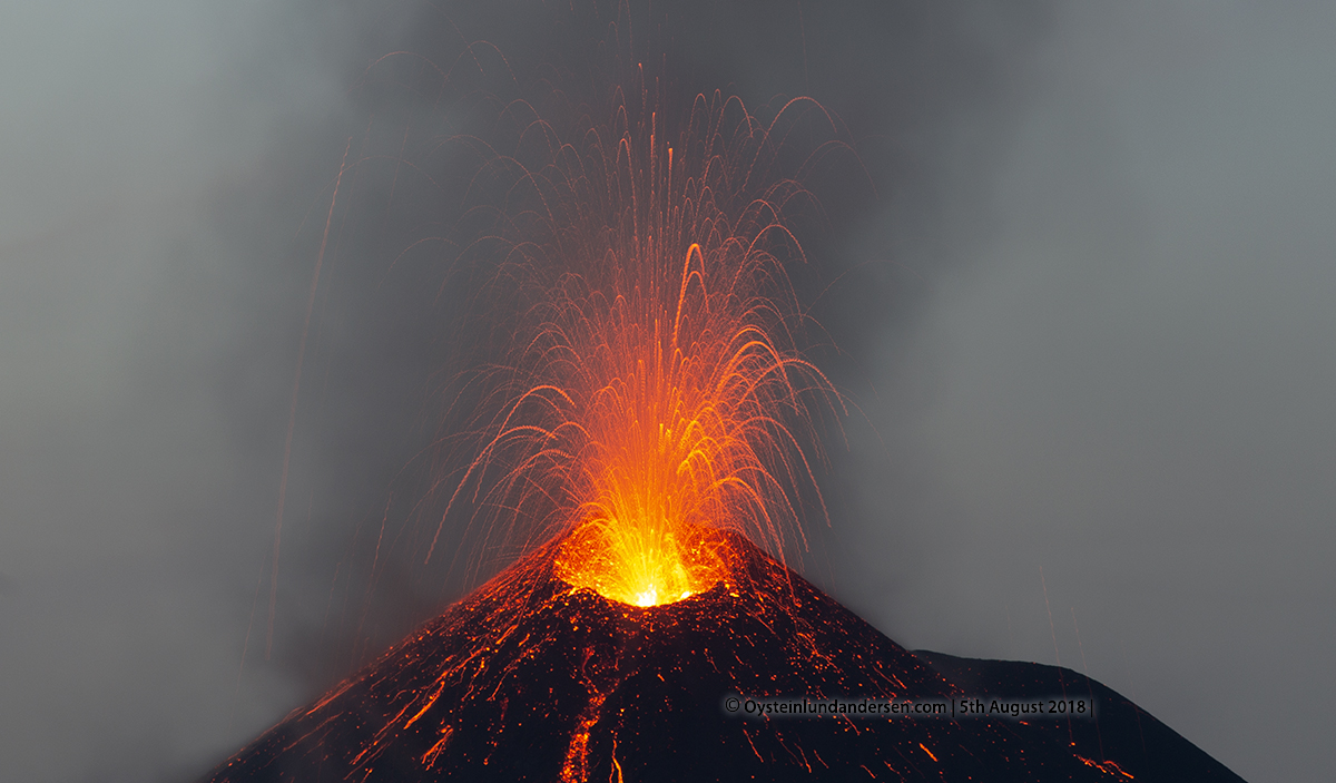 Krakatau volcano eruption explosion august 2018 strombolian indonesia lava-flow