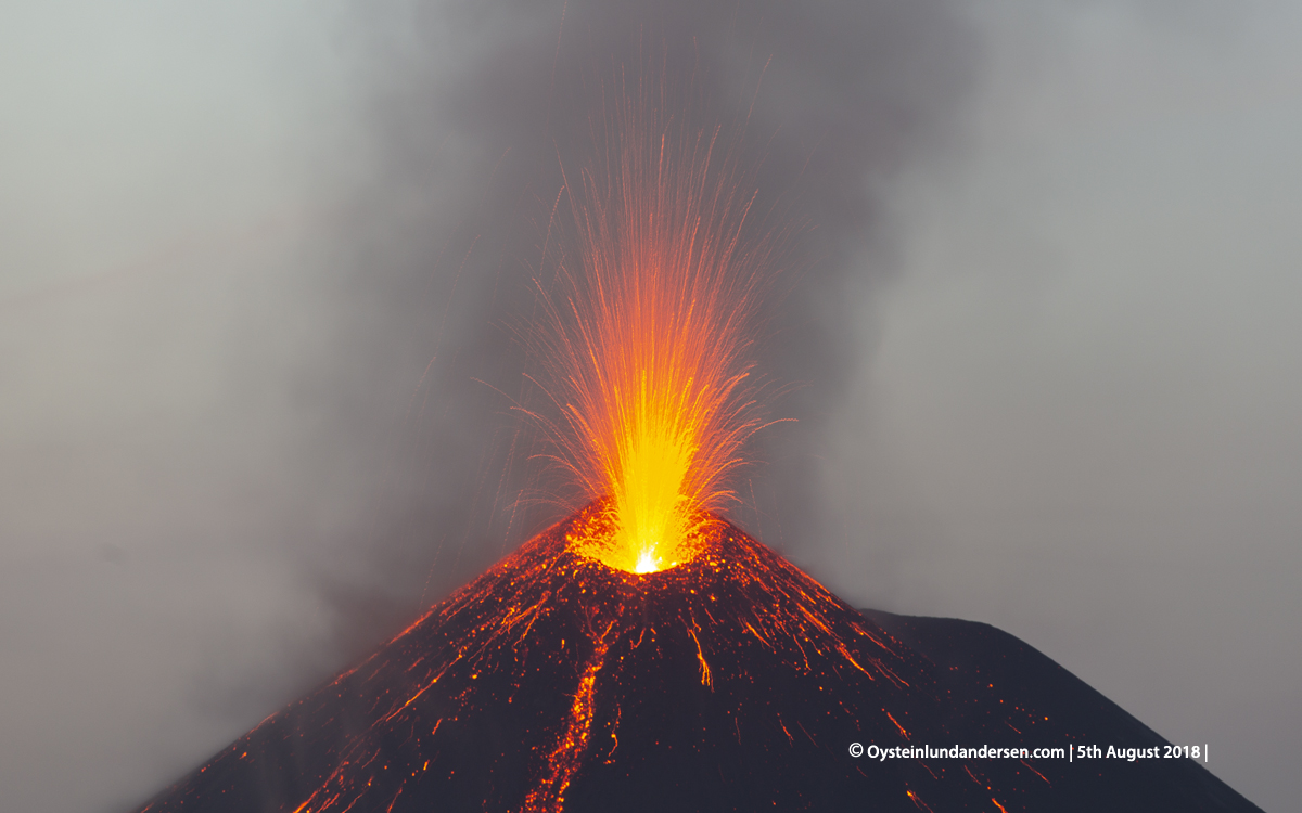 Krakatau volcano eruption explosion august 2018 strombolian indonesia lava-flow