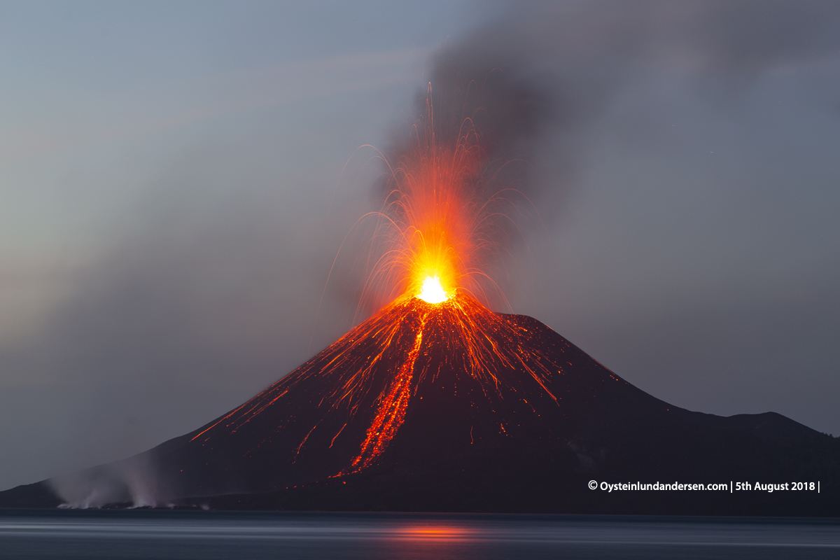 Krakatau volcano eruption explosion august 2018 strombolian indonesia lava-flow