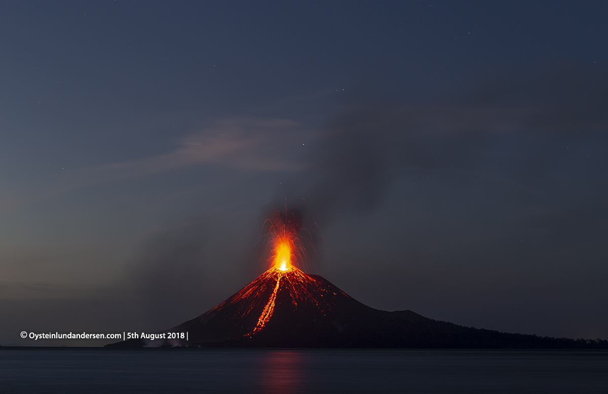 Krakatau volcano eruption explosion august 2018 strombolian indonesia lava-flow