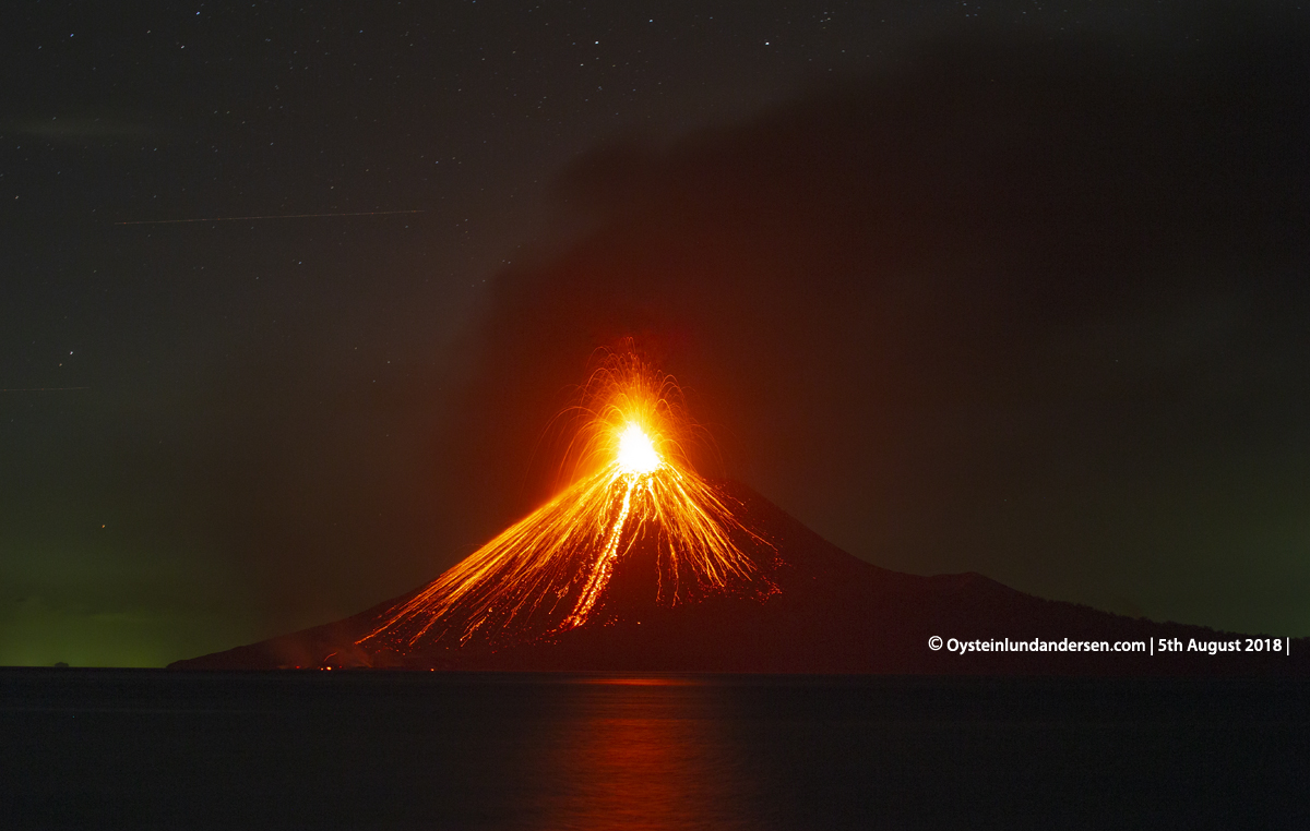 Krakatau volcano eruption explosion august 2018 strombolian indonesia lava-flow