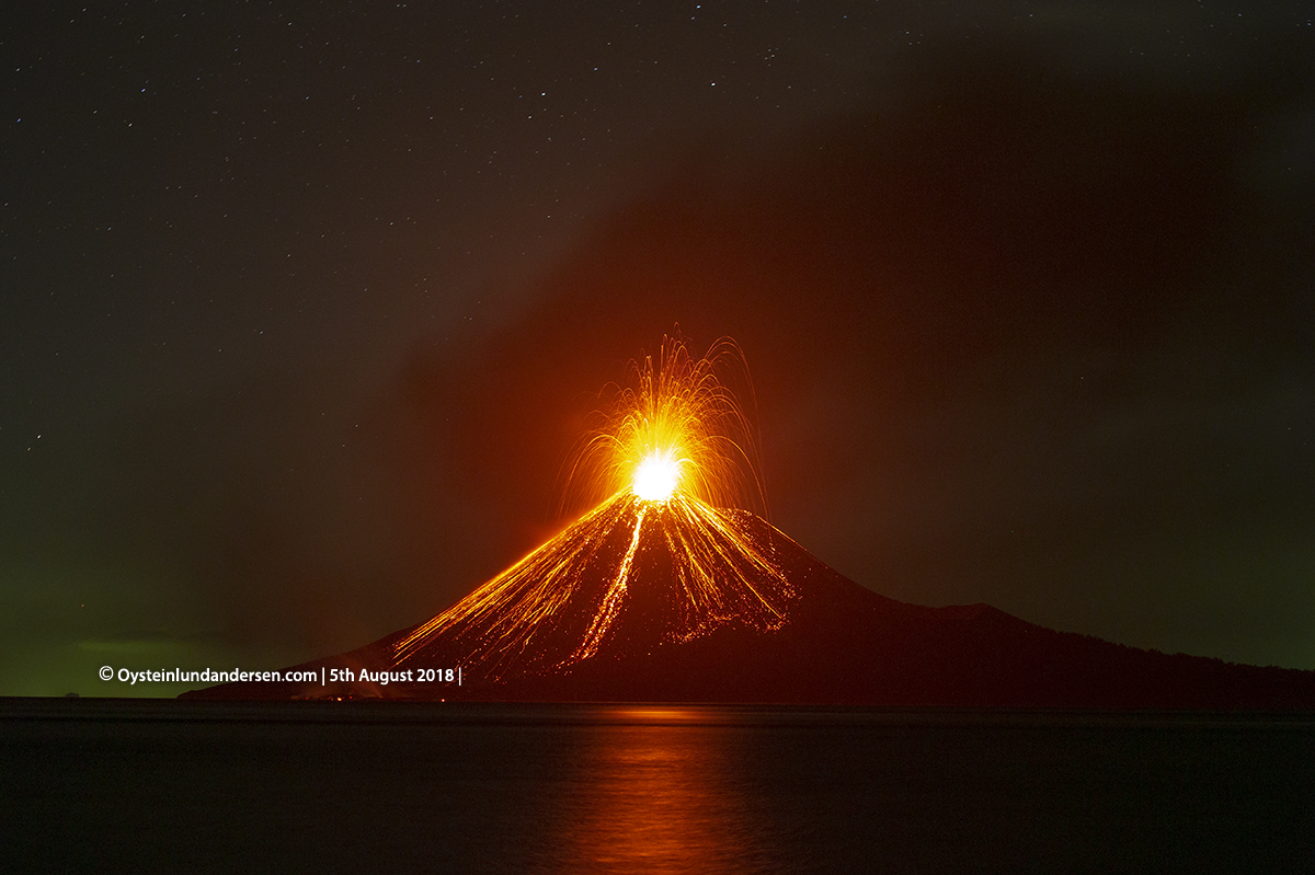 Krakatau volcano eruption explosion august 2018 strombolian indonesia lava-flow