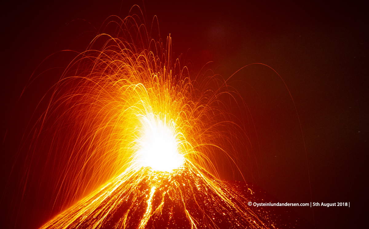 Krakatau volcano eruption explosion august 2018 strombolian indonesia lava-flow